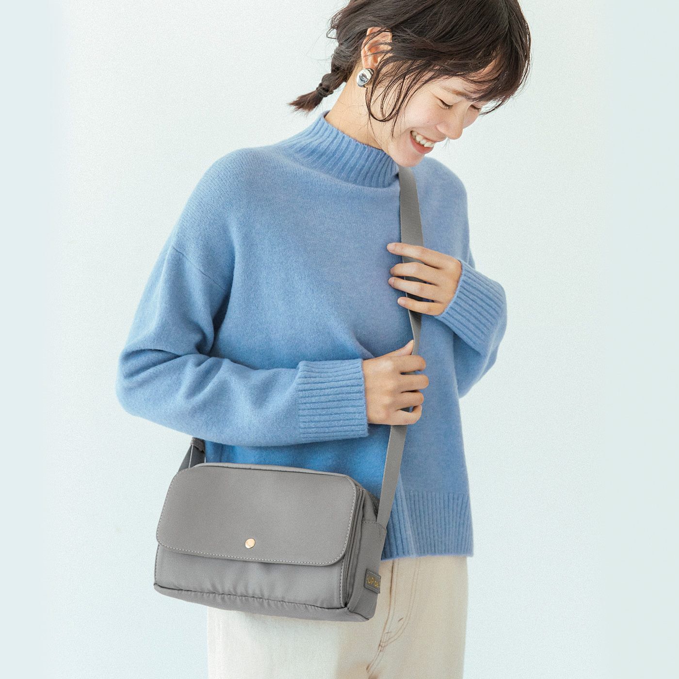 UP.de 花粉が付きにくく落ちやすい じゃばらポケットが便利なショルダーバッグの会【送料: 450円+税】