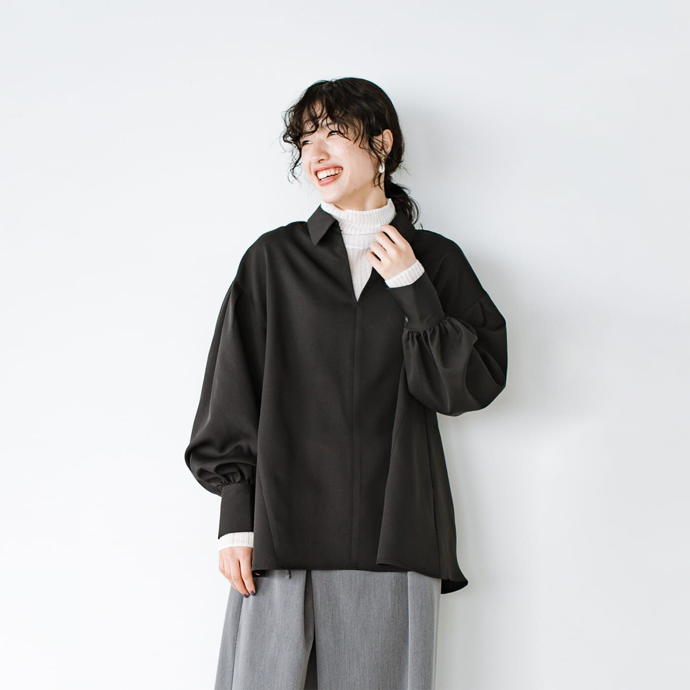haco! ゆとりを手に、出かけよう!ゆるシルエットのボリュームスリーブブラウス〈ブラック〉【送料無料】