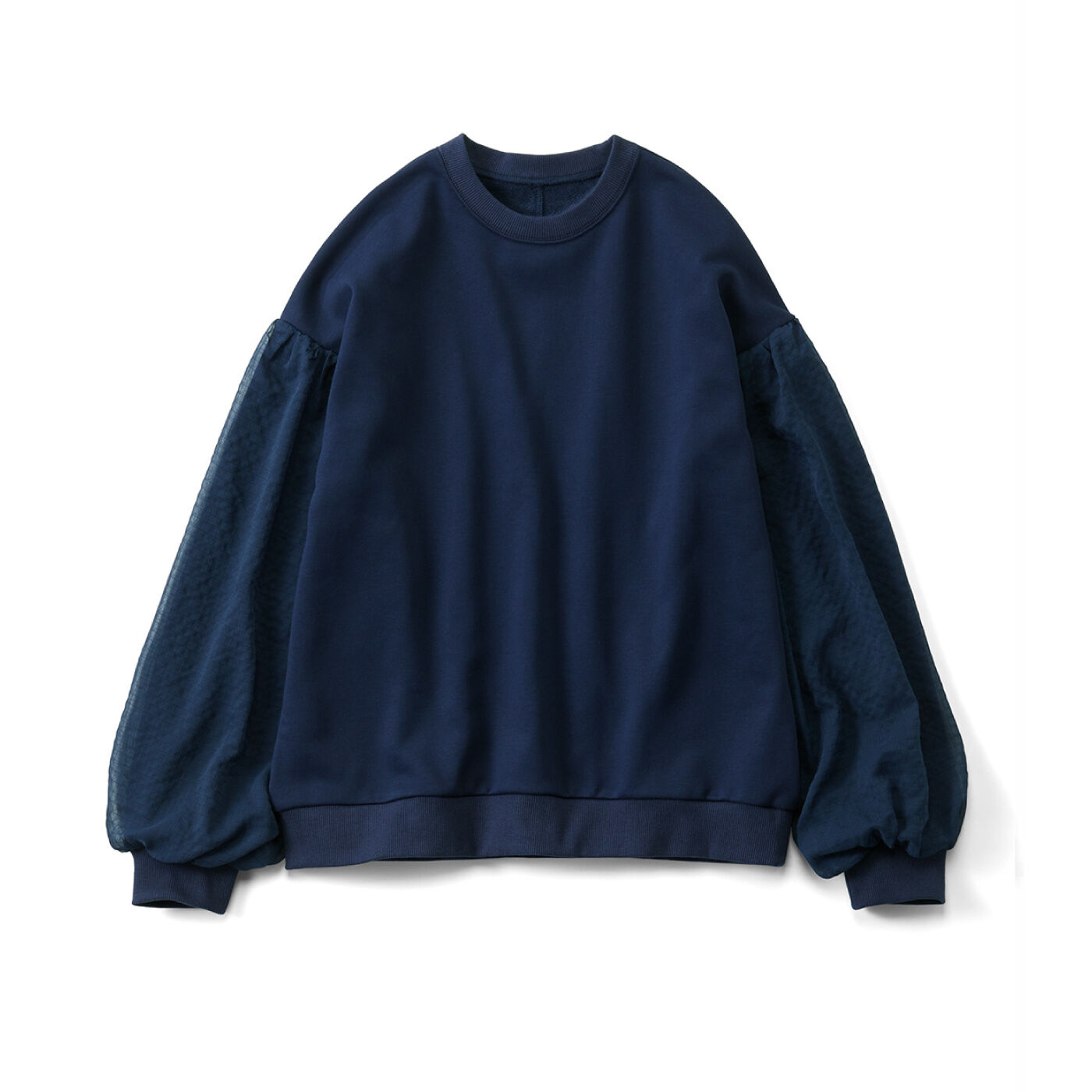 袖のシフォンで甘さを添えた 大人に似合う上品スウェット着心地のいい裏毛スウェットは、袖にふんわり軽やかなシフォンを重ねてほんのり甘い味付けに。つかず離れずのシルエットで、スカートにもパンツにも合わせや