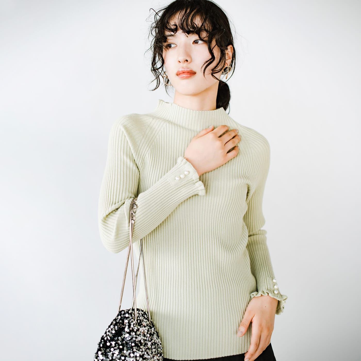 ANNA LUNA リブハイネックパール装飾フリル袖プルオーバー【送料: 450円+税】
