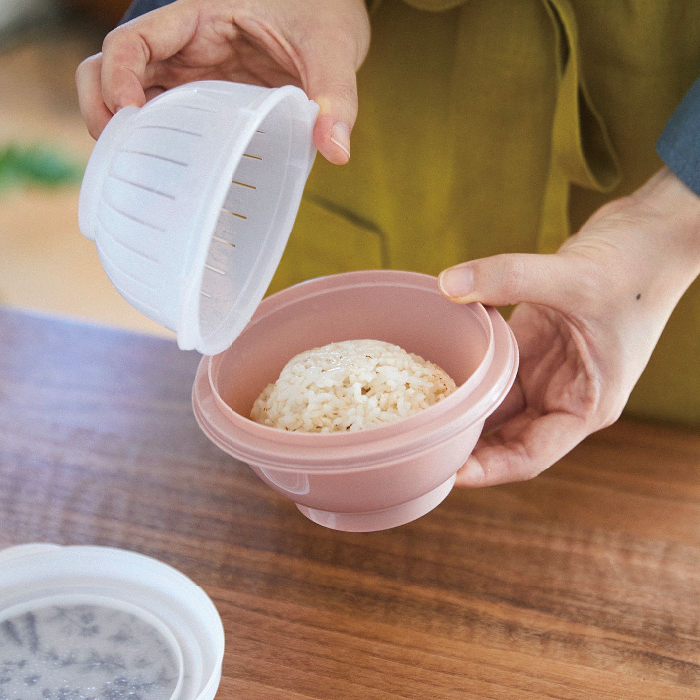 エスキューブキッチンズ チンしてご飯ふっくら 茶わんにポンッとよそえる おわん形レンジ容器の会【送料: 450円+税】