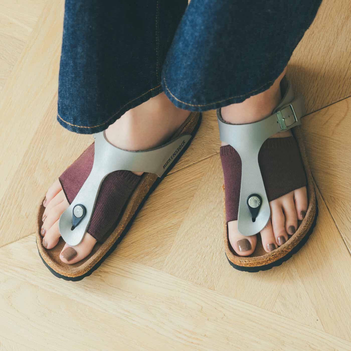 サンダルにプラスして快適! もう素足には戻れない!■販売価格¥1,430⇒いっしょ買いなら¥1,078肌心地快適な綿とシルクを中心に無縫製で立体的に編み立て、指先がないパーツソックスに。足の甲の摩擦や