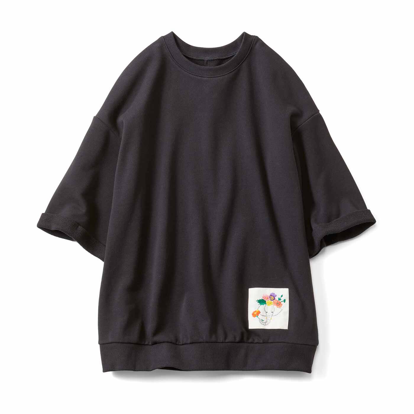 リブ イン コンフォート Live love cotton(R)プロジェクト インドと日本をつなぐ 花冠をつけた象さん刺しゅうのハーフスリーブトレーナー〈ブラック〉【送料無料】