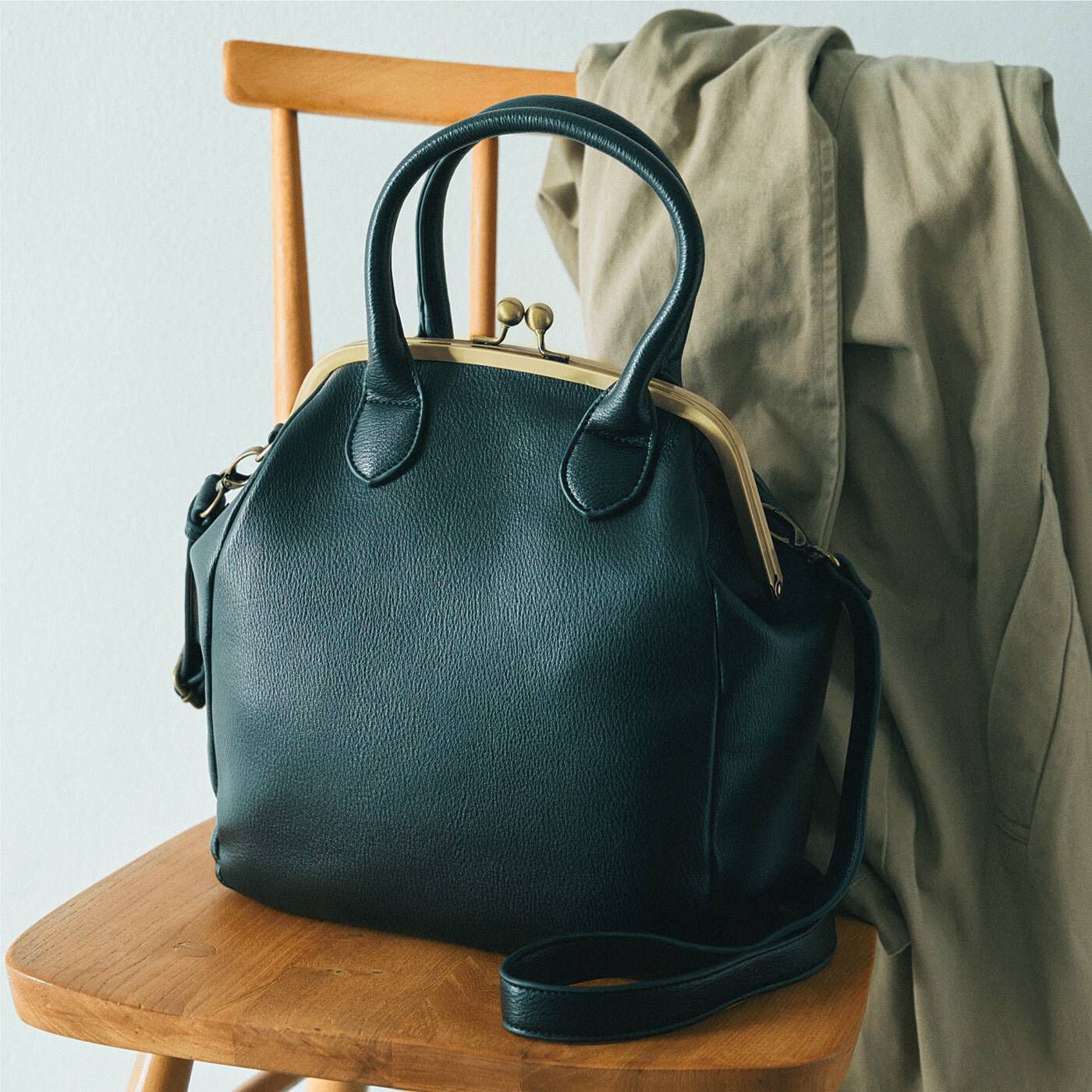 USEDo がばっと開く 車掌さんみたいな黒革風ショルダーにもなる