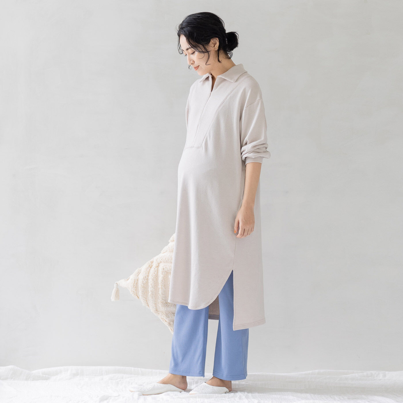 Moredde マタニティから産後も使える 授乳がらくちんフロントジップデザインのワンピ&リブパンツルームウェアセット 〈アイボリー×ブルー〉【送料無料】