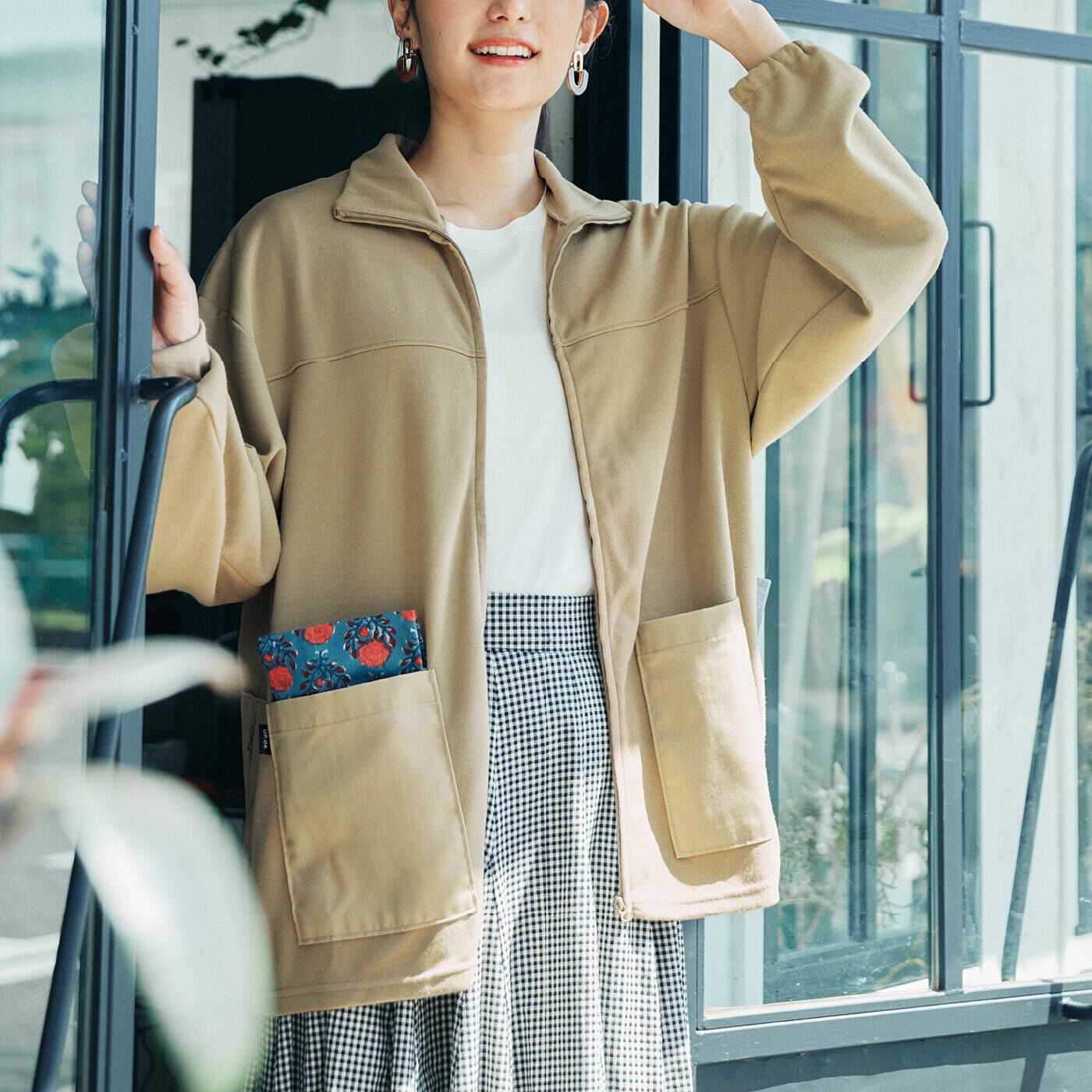 UP.de 着られるバッグ（R） ファスナーポケット付きで身軽に