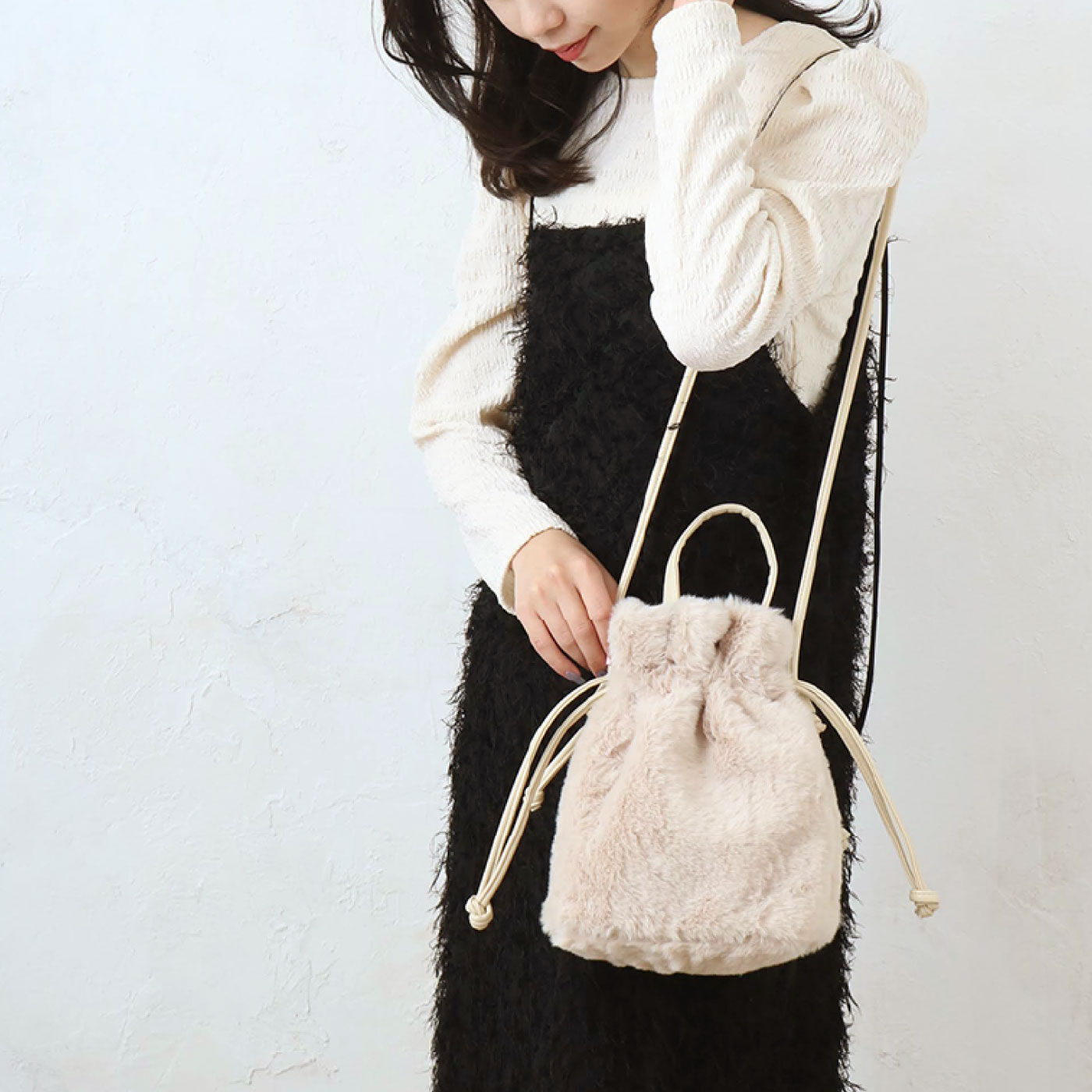 ふわっとかわいい 2WAYフェイクファーきんちゃくショルダー【送料: 450円+税】