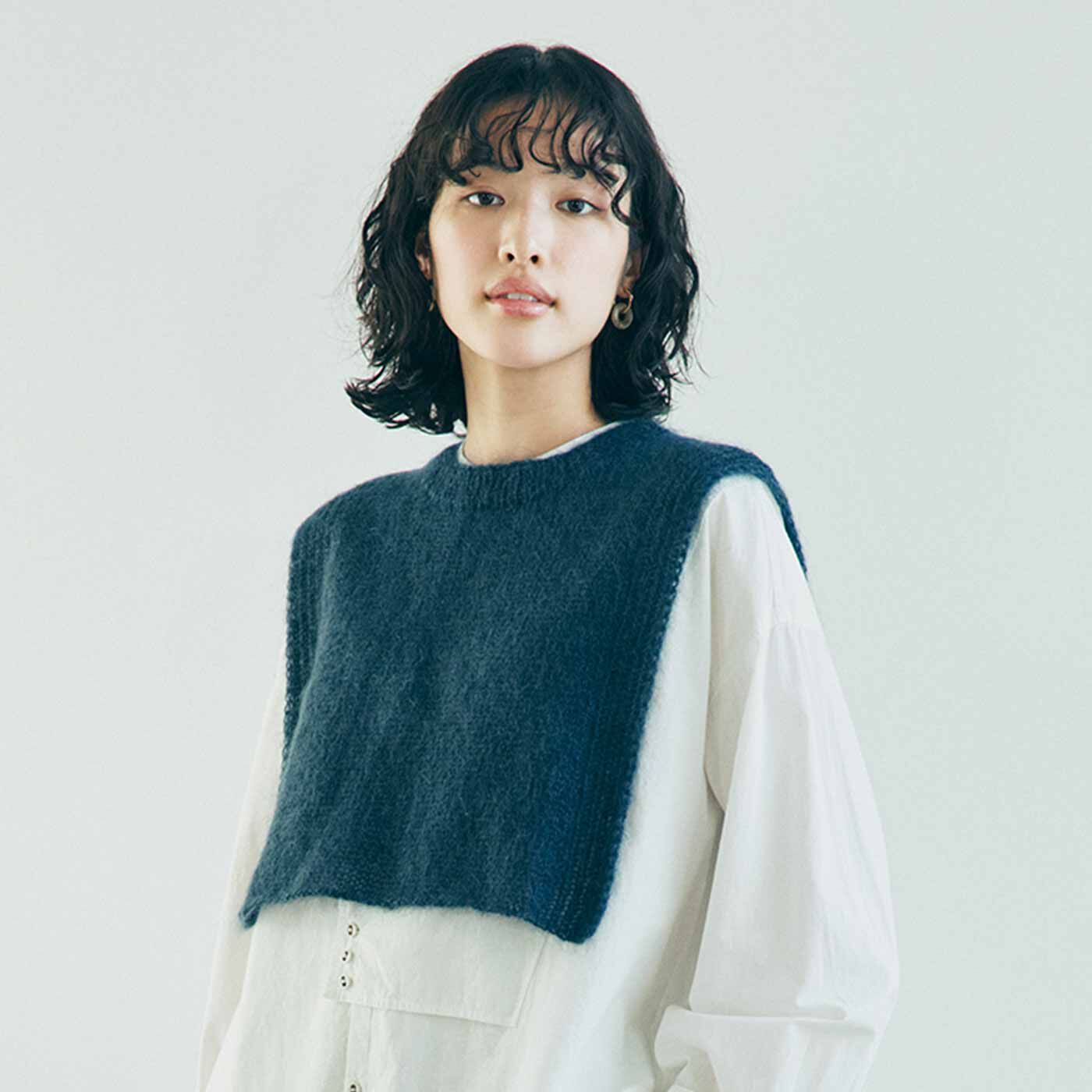 ROWAN×amuhibi はじめてさんの「着るもの」シリーズ シルク混モヘアのサイドオープンベスト〈ネイビー/Mサイズ〉【送料無料】