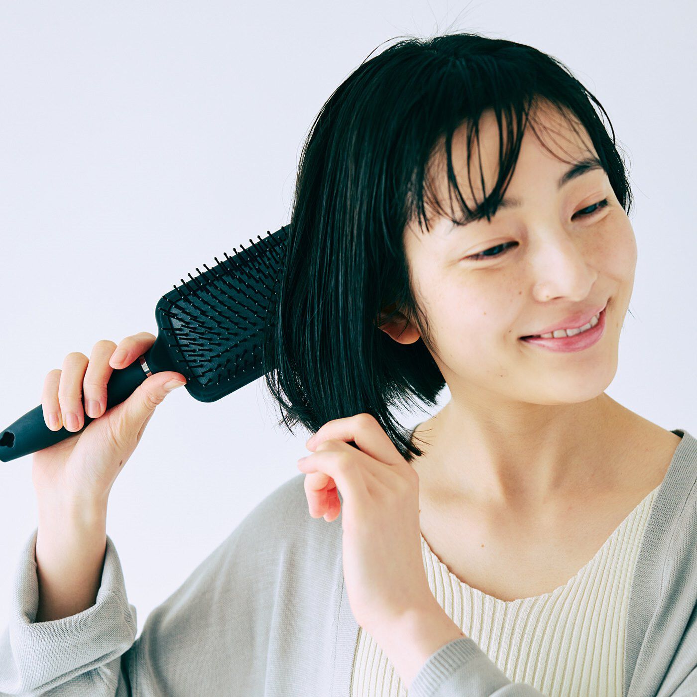 ラミプリュス 珪藻土パッドで水分を吸収 ヘアケア便利なドライヘアブラシ【送料: 450円+税】