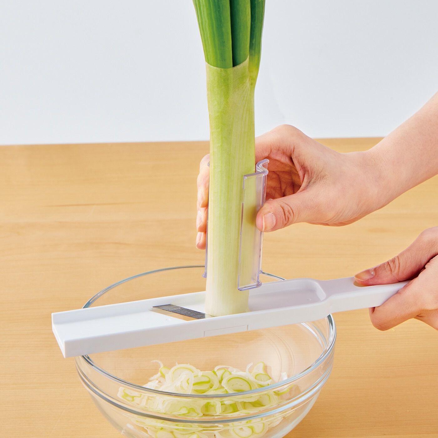 エスキューブキッチンズ まな板いらずでスピーディー 小口切りらくちん長ねぎスライサー【送料: 450円+税】
