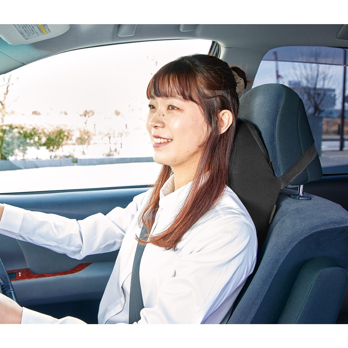 車のヘッドレストに付けるだけで肩から首までホールド 低反発ネックサポートゲルクッション【送料: 450円+税】