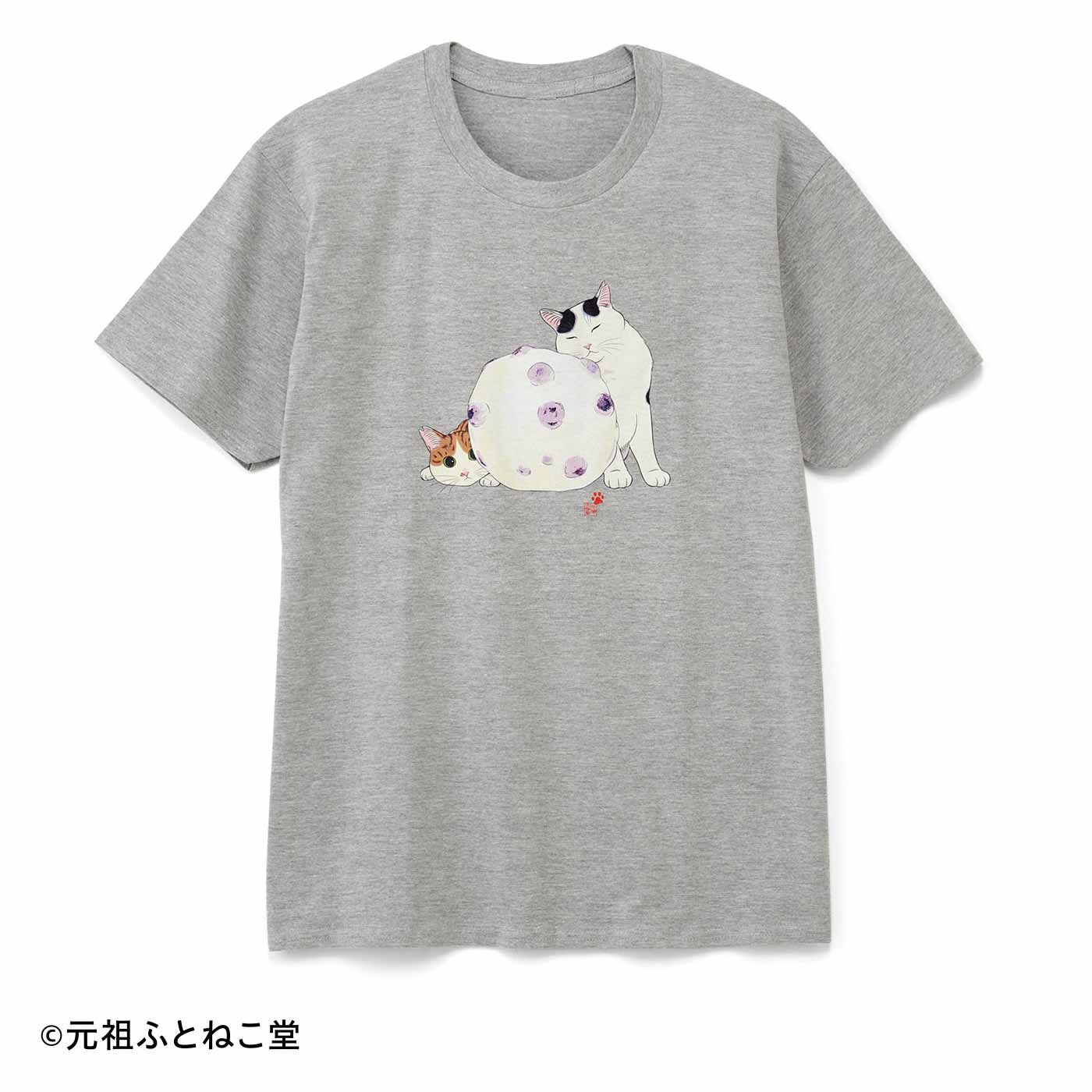 元祖ふとねこ堂さん 猫の絵描き猫とおやつを描く絵描きです。ギャラリーで展示をしたり、本やグッズなどのイラストを手がけたりしています。「福がいっぱい詰まった豆大福にほおずりする猫を描きました。すべての猫