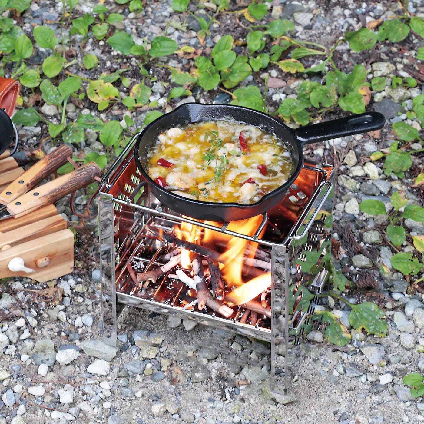 ソロキャンプにもおすすめ! 小スペースで煮炊きや焼き物もできるスマートグリル〈B6型〉【送料無料】