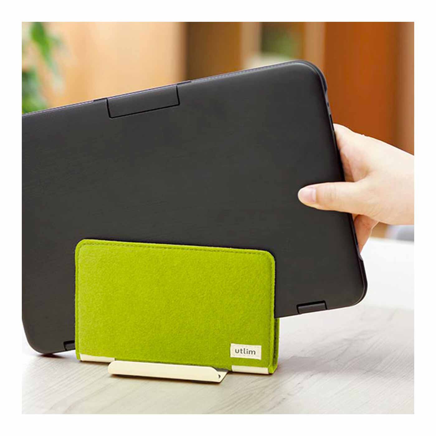 デスクまわりすっきり! フェルトカバー付きタブレット&ノートPCスタンド【送料: 450円+税】