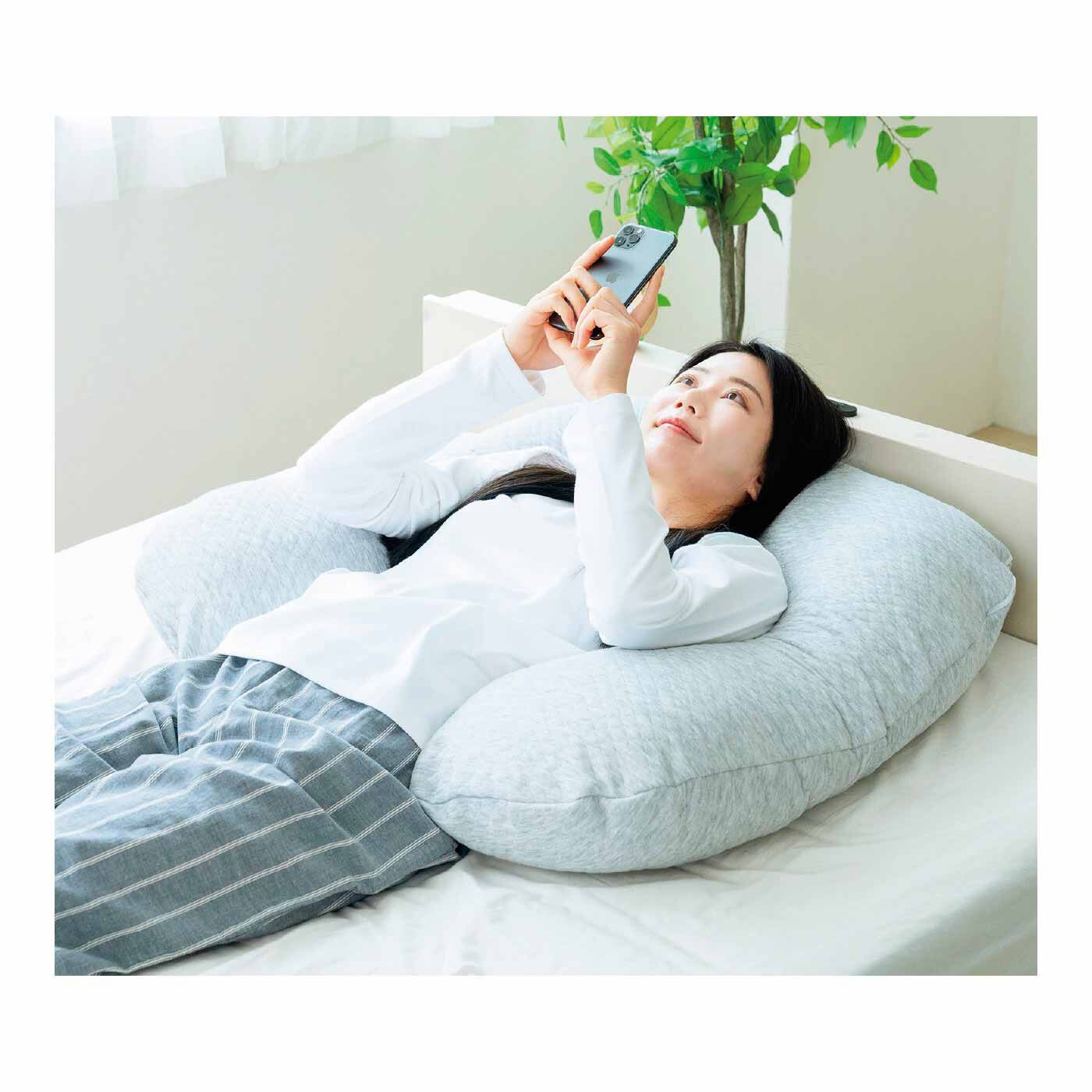 スマホライフが快適に! スマホが見やすい包まれまくら【送料無料】
