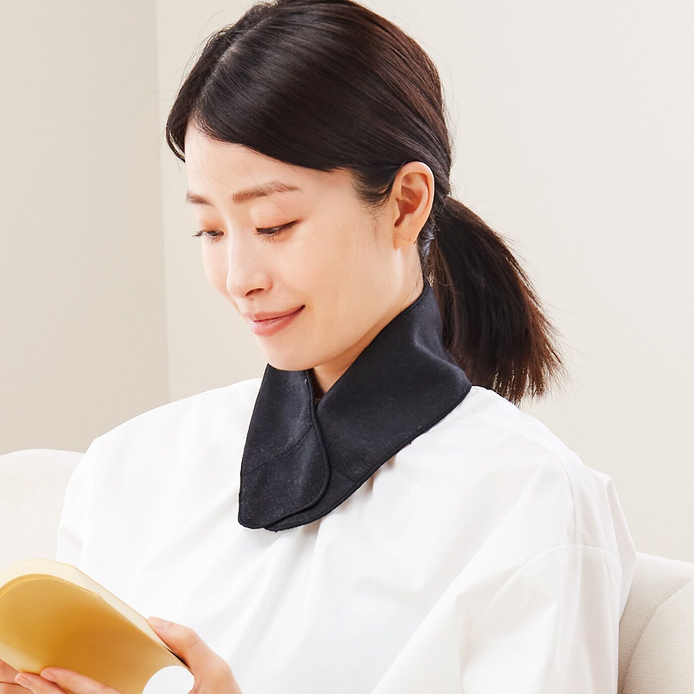 首まわりの凝りを改善&血行促進! 磁気の力ですっきり シルク混サポーターこりとるん【送料無料】