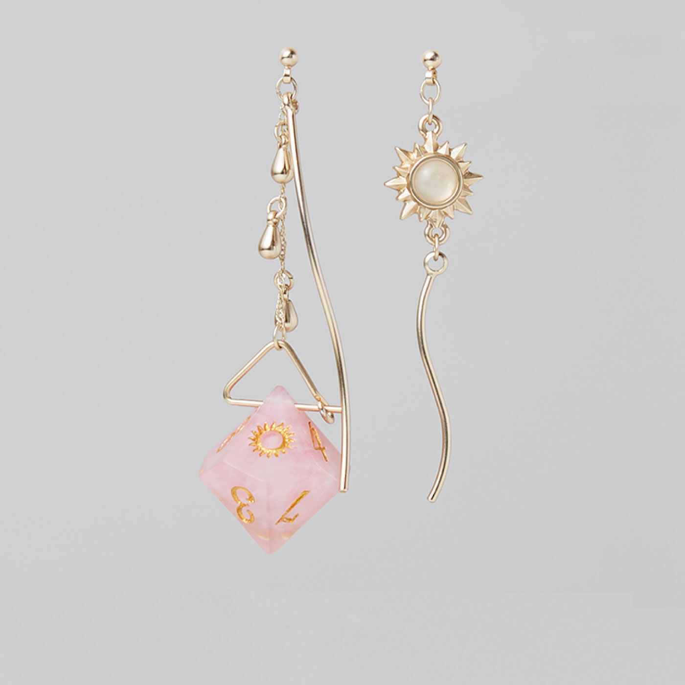 魔法部 あなたの選択を後押しする ダイスイヤアクセ〈gold × rose pink〉【送料無料】