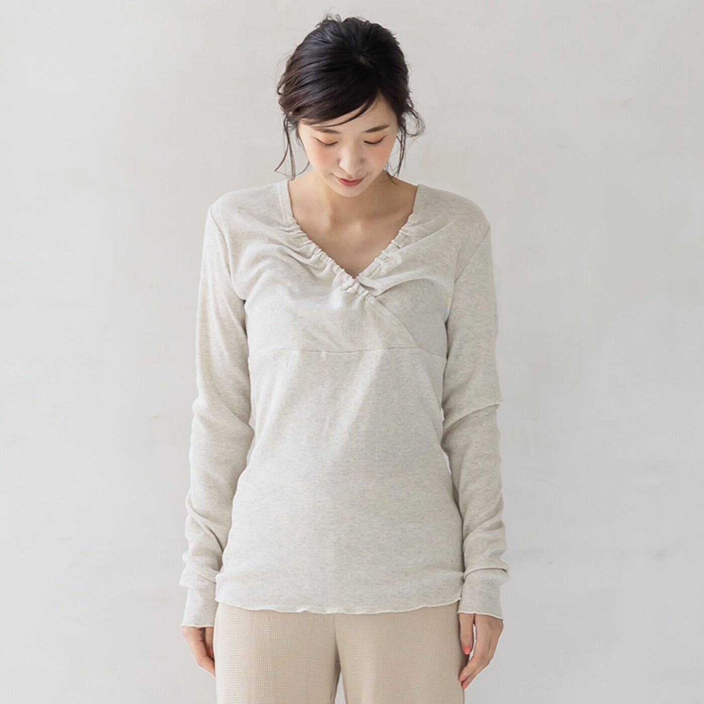 マタニティから産後に大活躍 エニワイズ加工の心地よい授乳インナーマタニティ~産後の授乳期までながく使えるインナーが綿100%の肌ごこちのよい素材で楽しめます。のびやかな素材でマタニティ期の体型の変化も