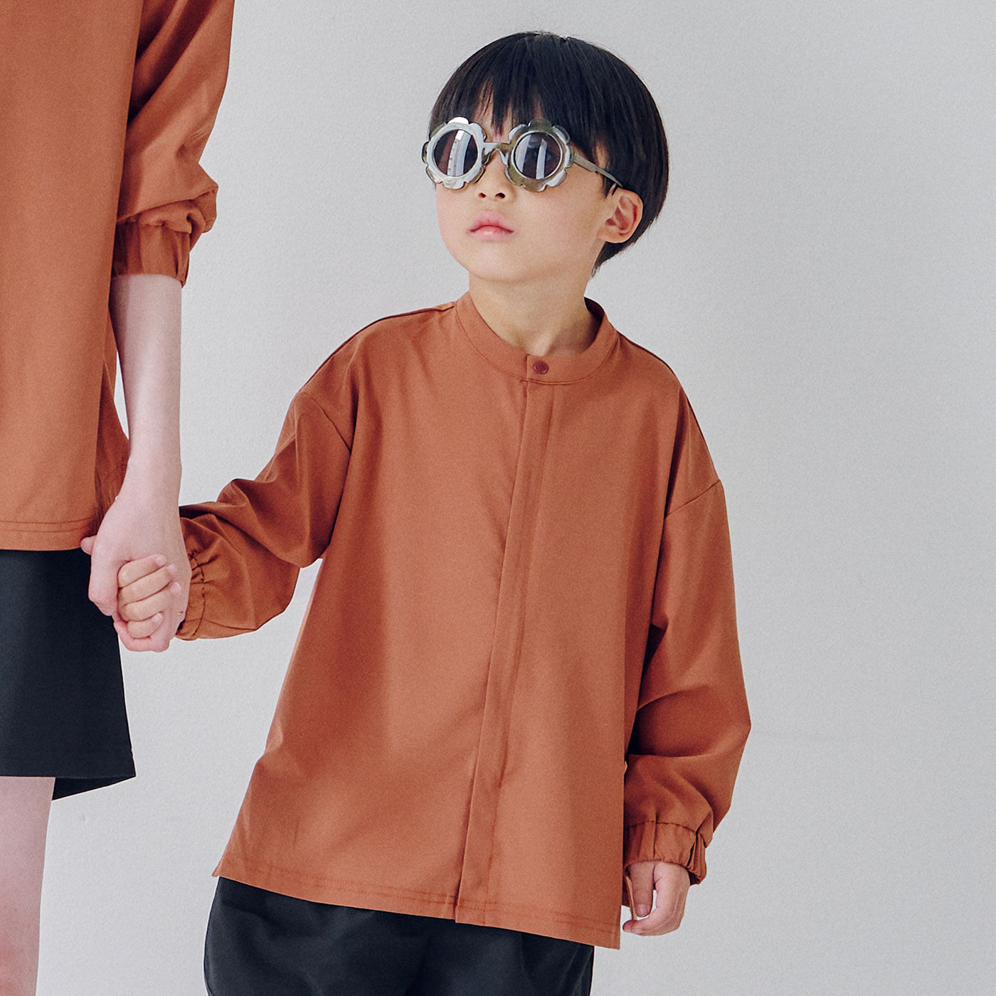 Moredde オーバーサイズのシャツみたいなUVカットキッズラッシュガード〈アプリコットブラウン〉【送料無料】