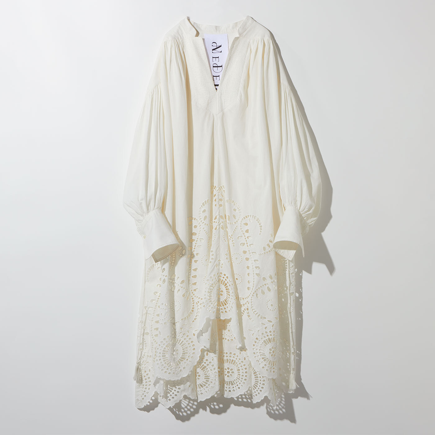 MEDE19F 〈MADE IN INDIA COLLECTION〉エンブロイダリーコットンワンピース【送料無料】