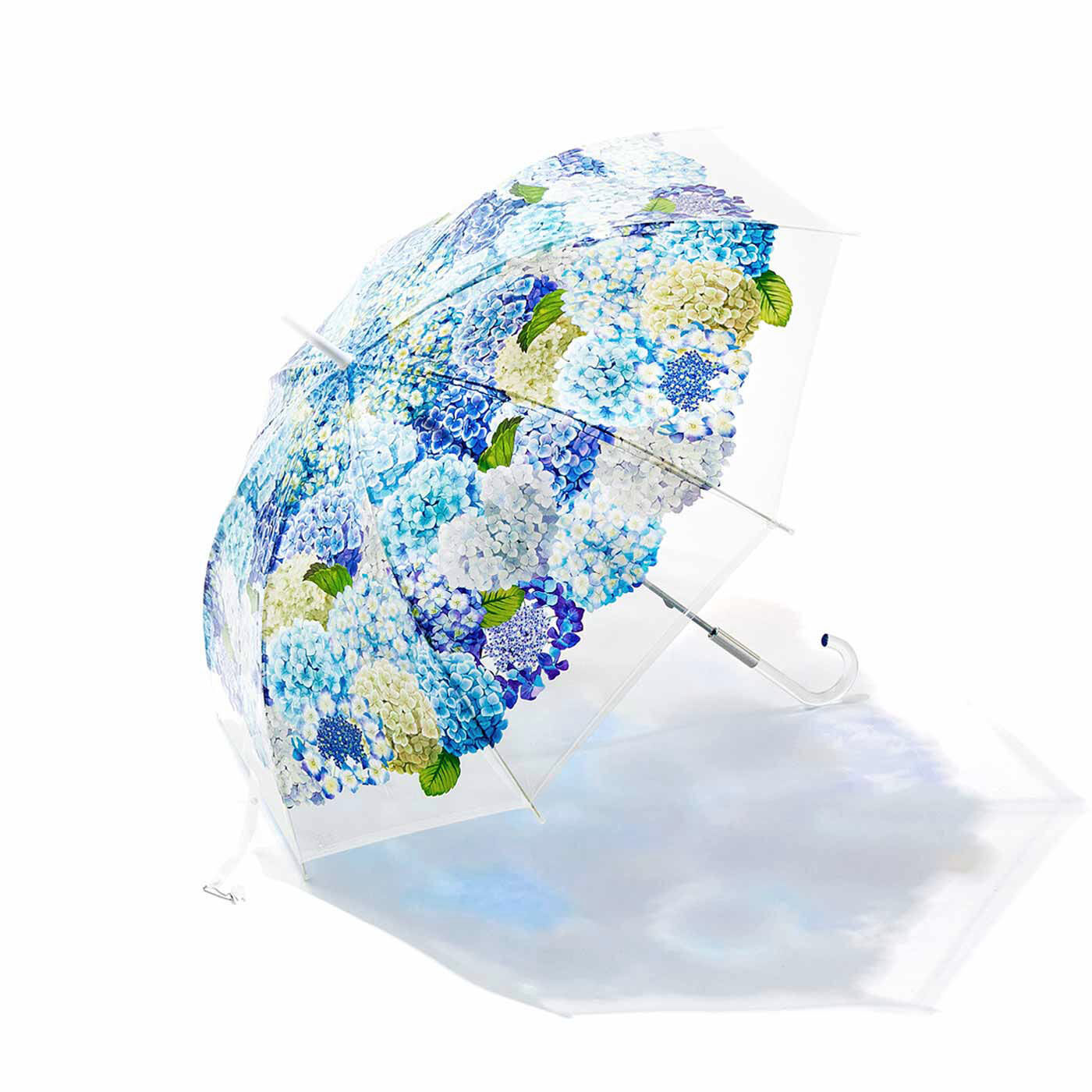 「見上げれば、紫陽花(あじさい)が降りそそぐ。」きらめく雨粒で、きれいにおめかし。雨の日を美しいグラデーションで彩る紫陽花を、空いっぱいに広げて思う存分堪能できる傘ができました。繊細 & てい