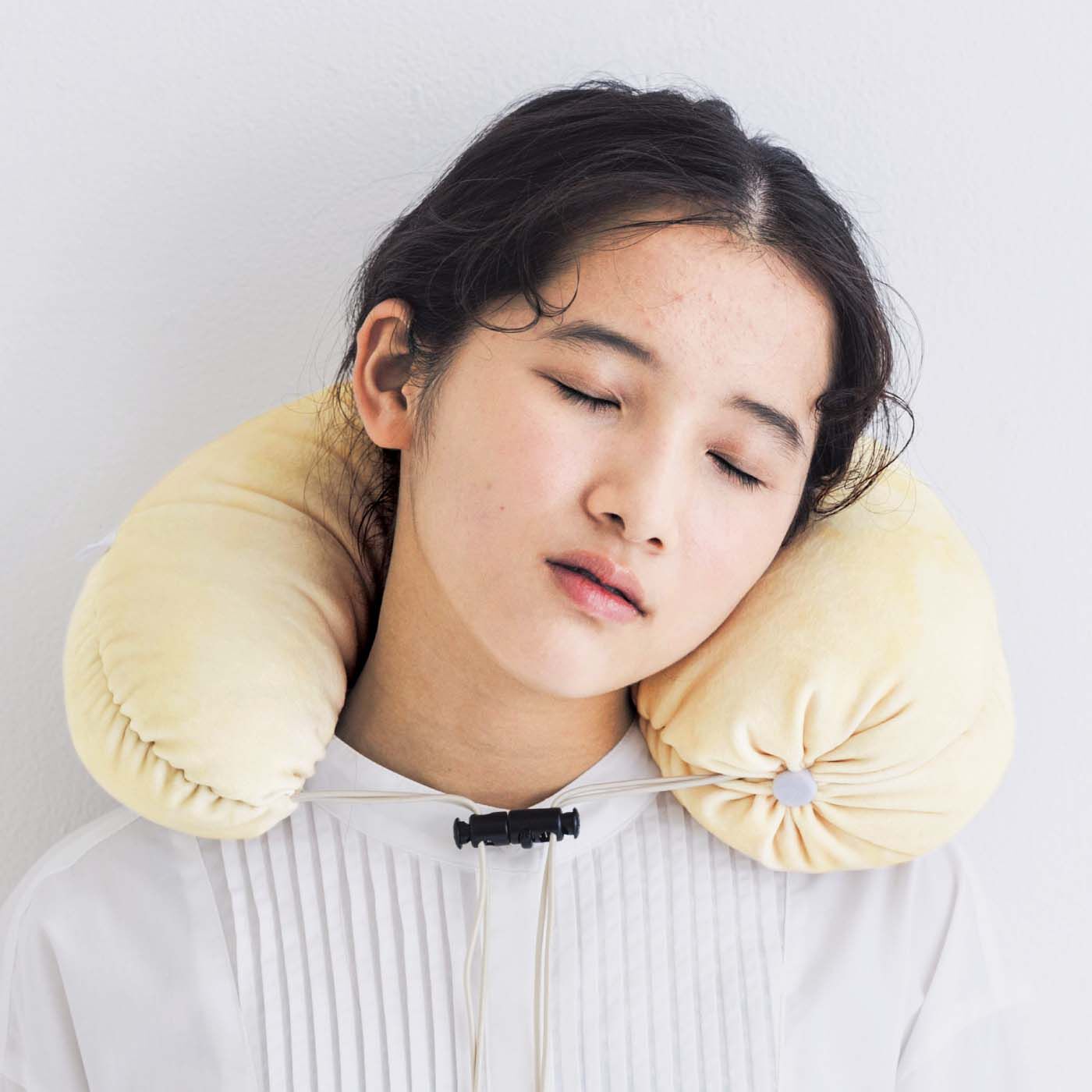 ミニチュアライフの田中さんと作った 見立ての世界の一部になれる カシューナッツのネックピロー【送料無料】