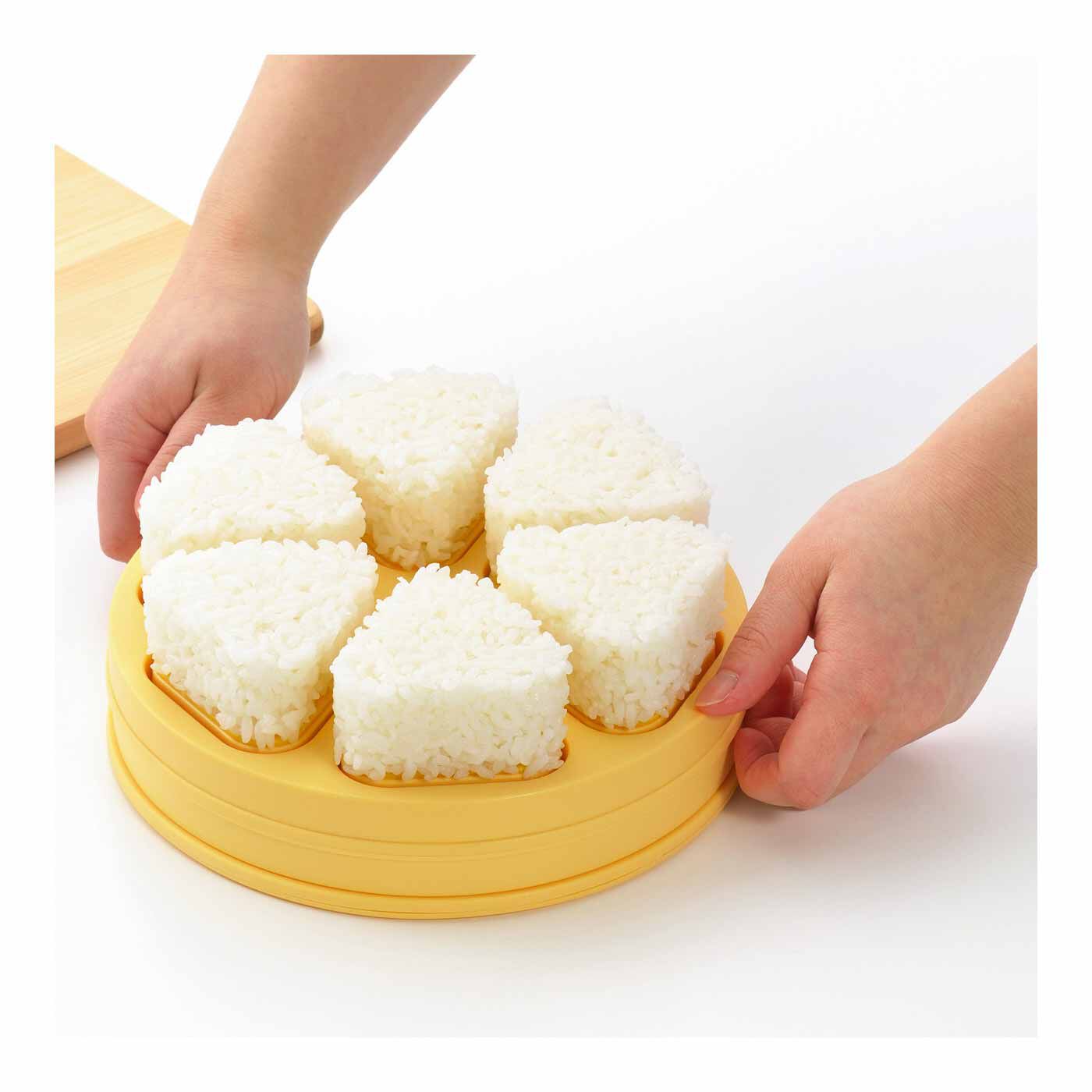 一度に6個! ごはんにふれずに作れるおにぎりメーカー とびだせおにぎり【送料: 450円+税】