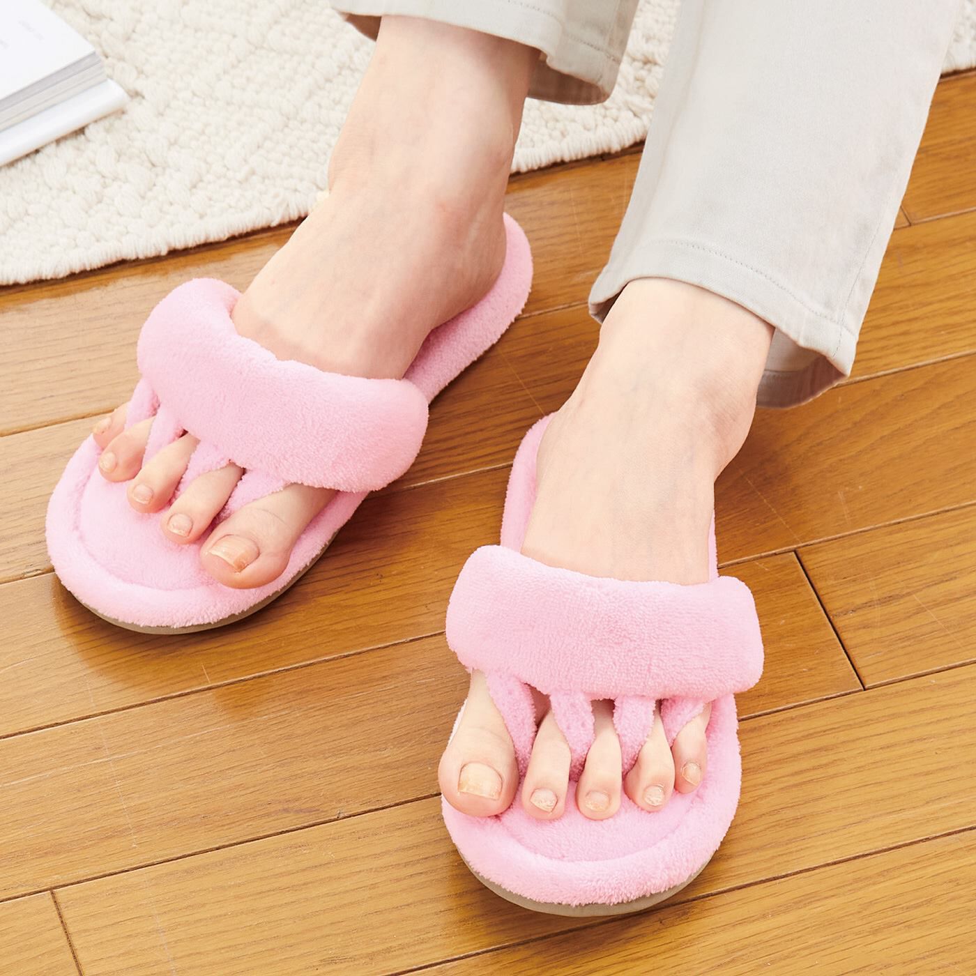 パイルでしっかり足指解放! 低反発5本指スリッパ【送料: 450円+税】