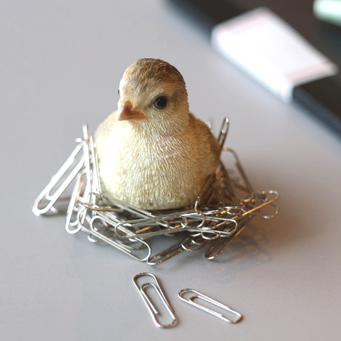 巣の中で親鳥を待つ雛鳥のクリップホルダー【送料: 450円+税】