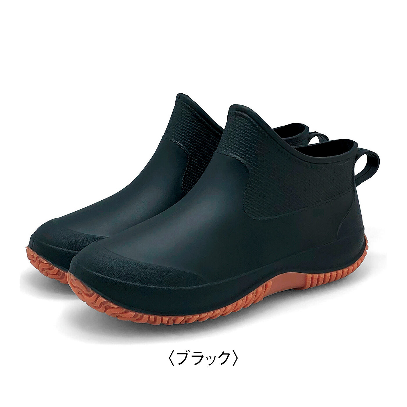 雨の日のお出かけ おしゃれも快適もゆううつな雨の日を足もとからハッピーに。水溜まりを気にせず歩けるレインブーツはいかが? 脱ぎ履きがしやすく、大げさすぎないショートタイプなので、雨がやんでも違和感がな