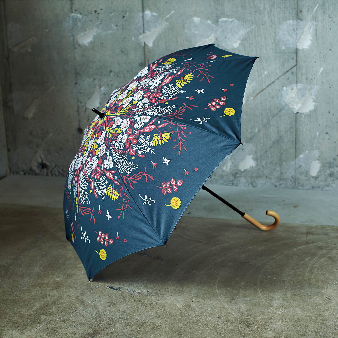 el: ment×山本祐布子 お花のブーケが舞い落ちる 熟練の傘職人さんが作る晴雨兼用傘〈ストーンネイビー〉【送料無料】