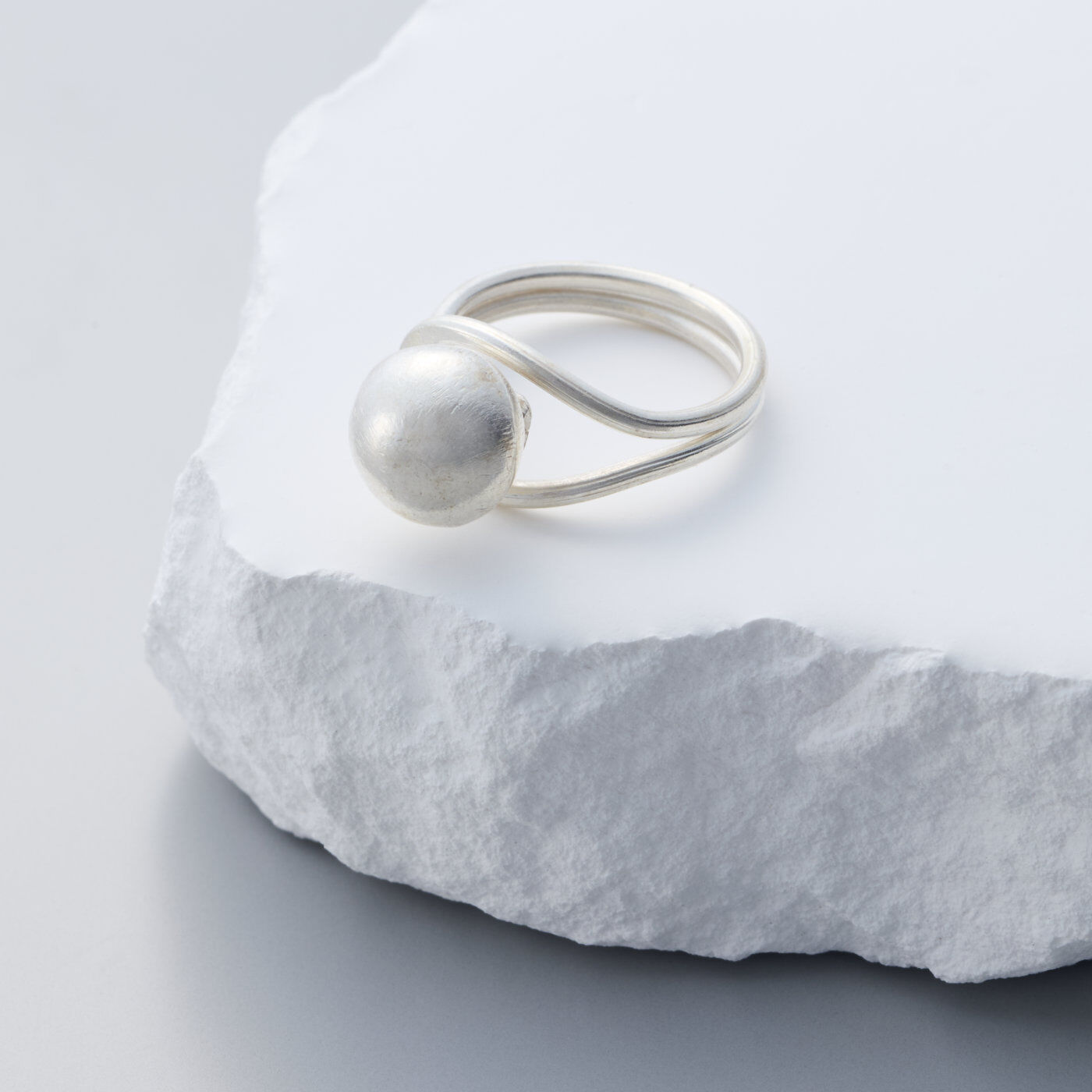 少し豊富な贈り物 タイのカレン族が作ったシルバーリング〈INFINITY アクセサリー