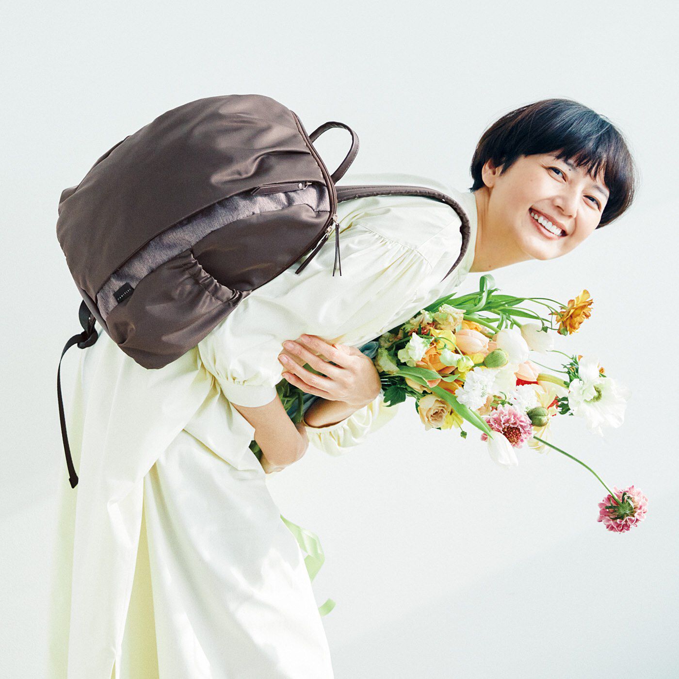 ラミプリュス ガバッと開いて一目瞭然(りょうぜん)! 底だまり知らずの10ポケット撥水(はっすい)リュック〈パールブラウン〉【送料無料】