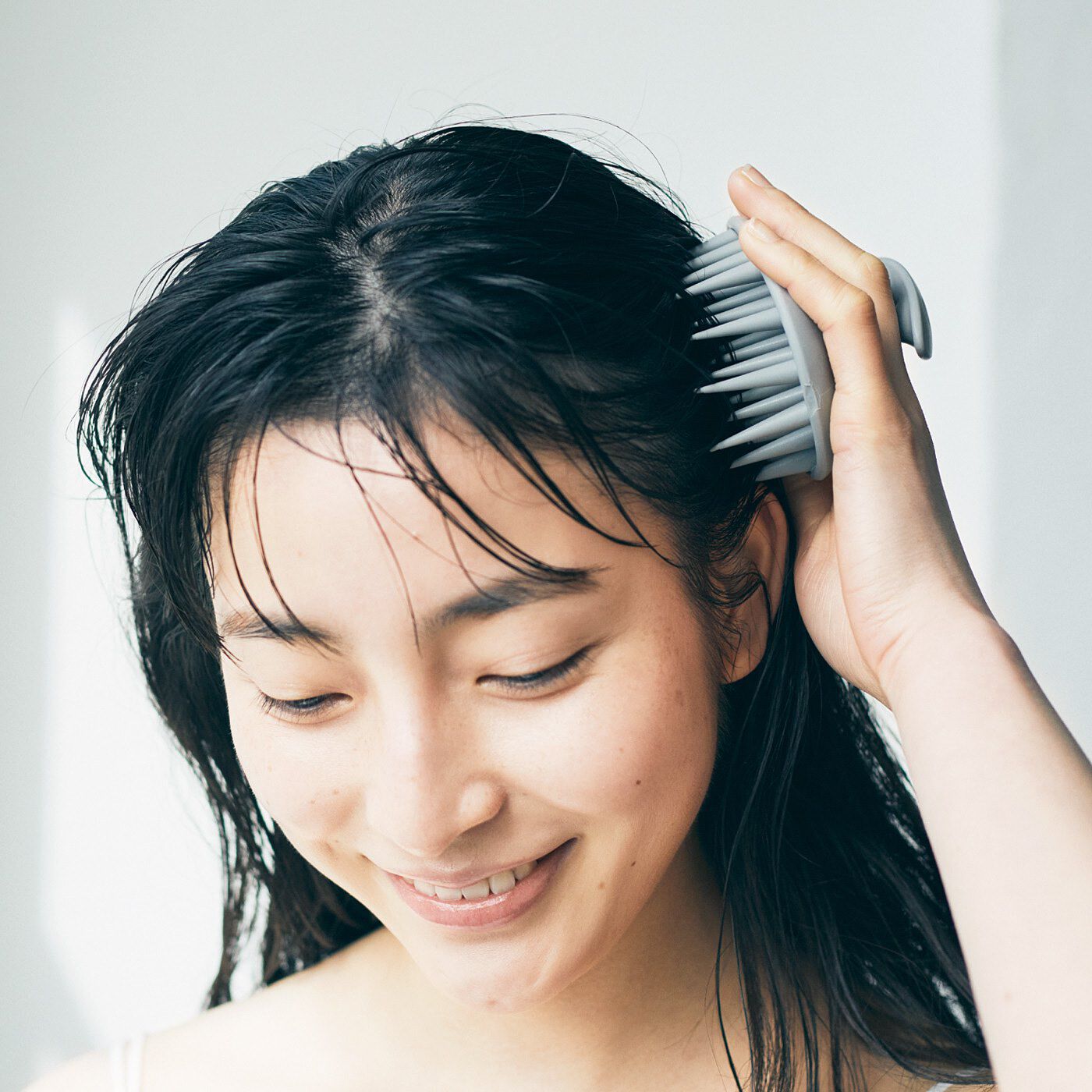長い毛先で地肌に届く しっかり刺激の抗菌シャンプーブラシ〈ハードタイプ〉の会【送料: 450円+税】