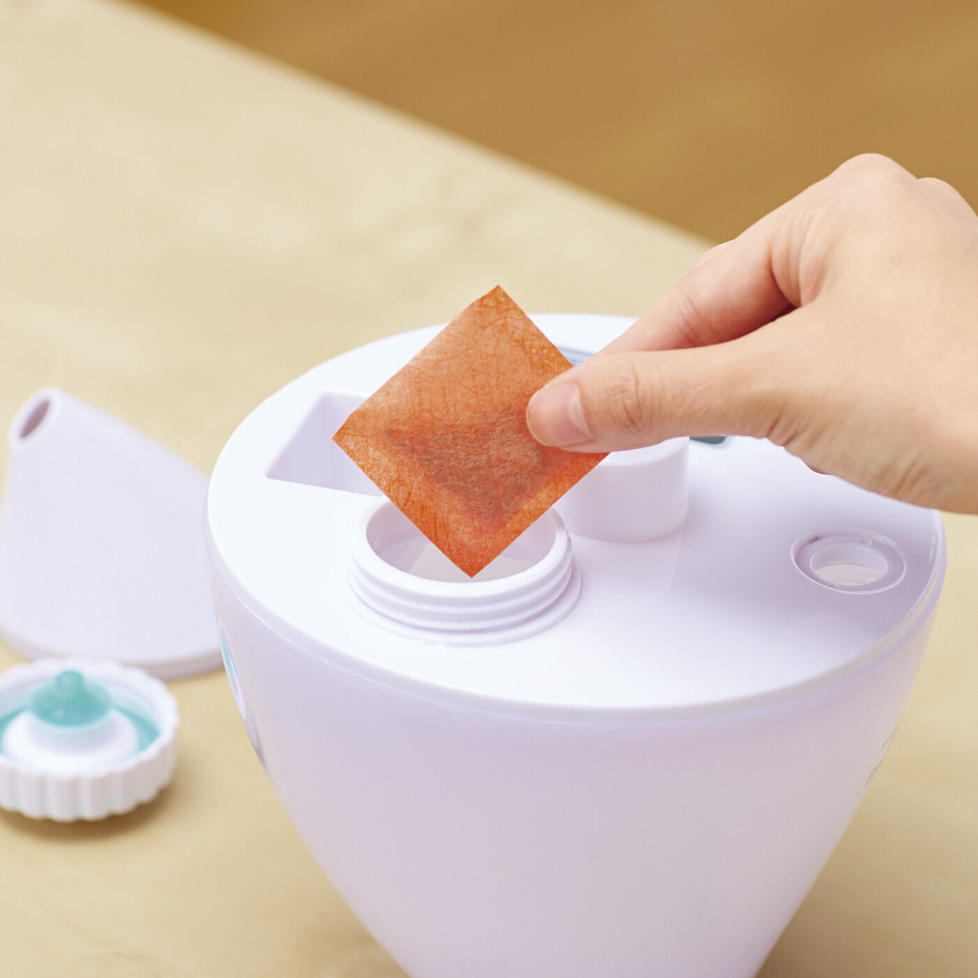 ヨウ素除菌剤に便利なミニサイズが新登場!人気のヨウ素除菌剤が小型加湿器対応のミニサイズに。寝室やデスクで使う卓上タイプにぴったりの、うれしい2個セット。1個あたりタンク容量は0.5~1.5L用です。