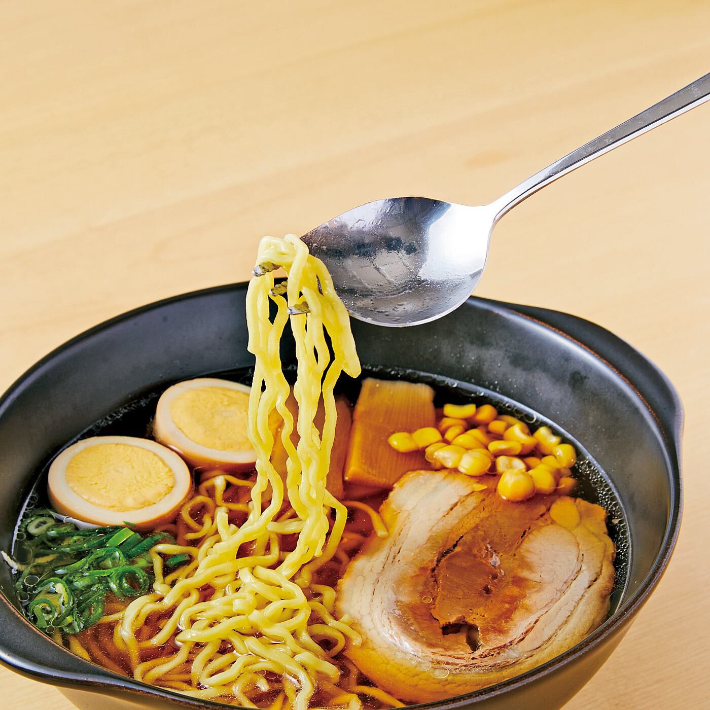 麺もスープもこれ1本で食べやすい ユニークな形のラーメンスプーン〈2本セット〉の会【送料: 450円+税】