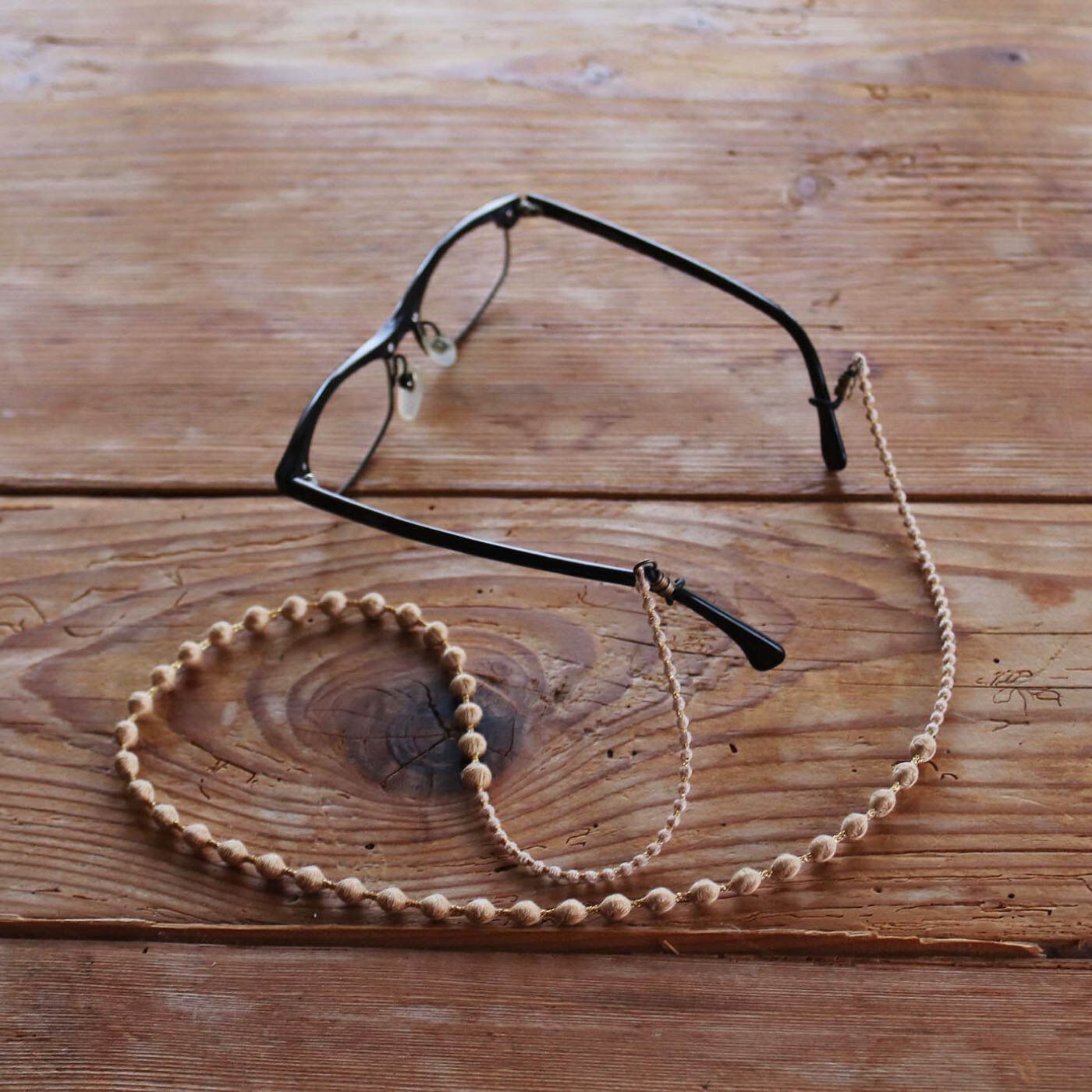 群馬の刺繍工房が作った　糸の宝石のグラス用ネックレス〈ウッドベージュ〉