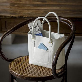 プランナーMOEと鞄デザイナーが作った 職人本革のパリっ子バッグ〈ホワイト〉