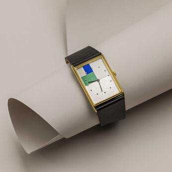 金沢の時計職人が手掛けた 白銀比に見惚れる腕時計〈メルティングスノー・ブラック〉