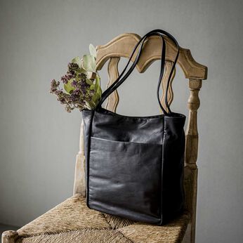 鞄作りのプロ集団が作った 職人本革のアトラクティヴトートバッグ〈ブラック〉
