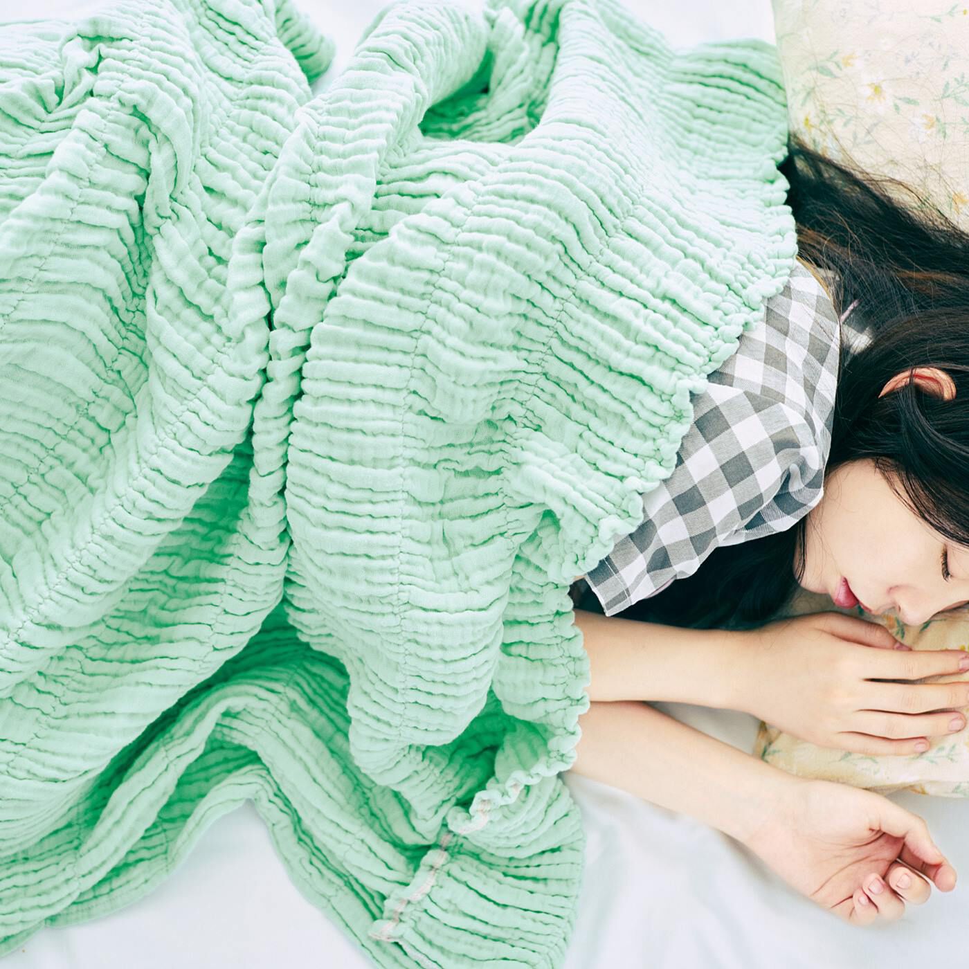 からだにやさしくフィットしながらすっぽり包み込む 軽やかな肌ざわり 4層くしゅくしゅガーゼケットの会【送料無料】