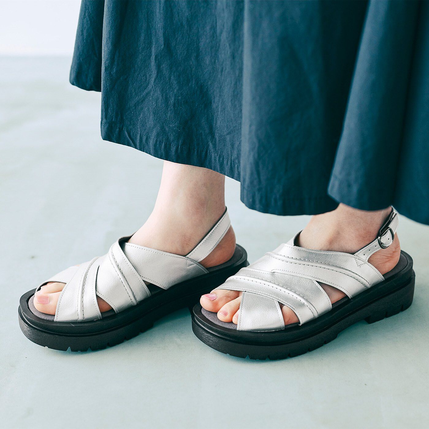 ラミプリュス 甲をほどよくクロスカバー 安定クッションで歩きやすい 厚底ボリュームソールサンダルの会【送料無料】