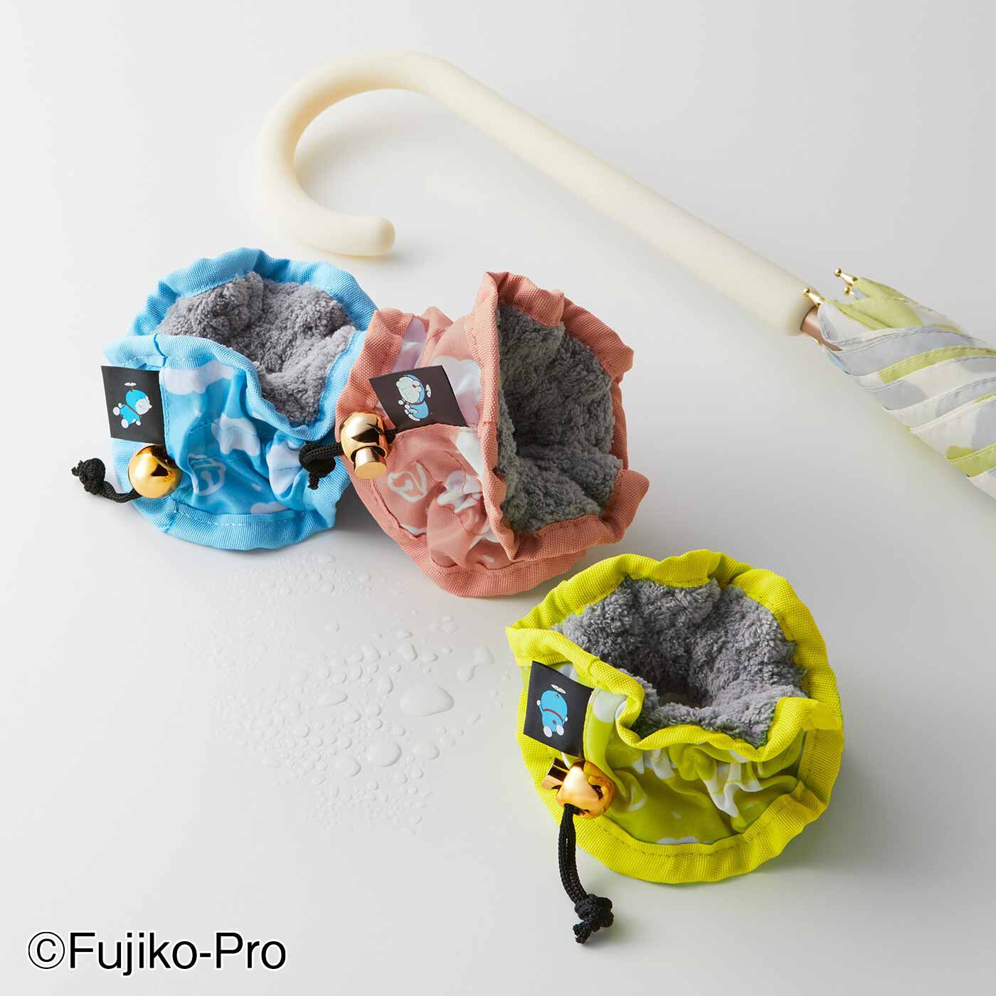 ドラえもん 雨のしずくをサッとふき取る 傘に通すマイクロファイバーシュシュの会【送料: 450円+税】