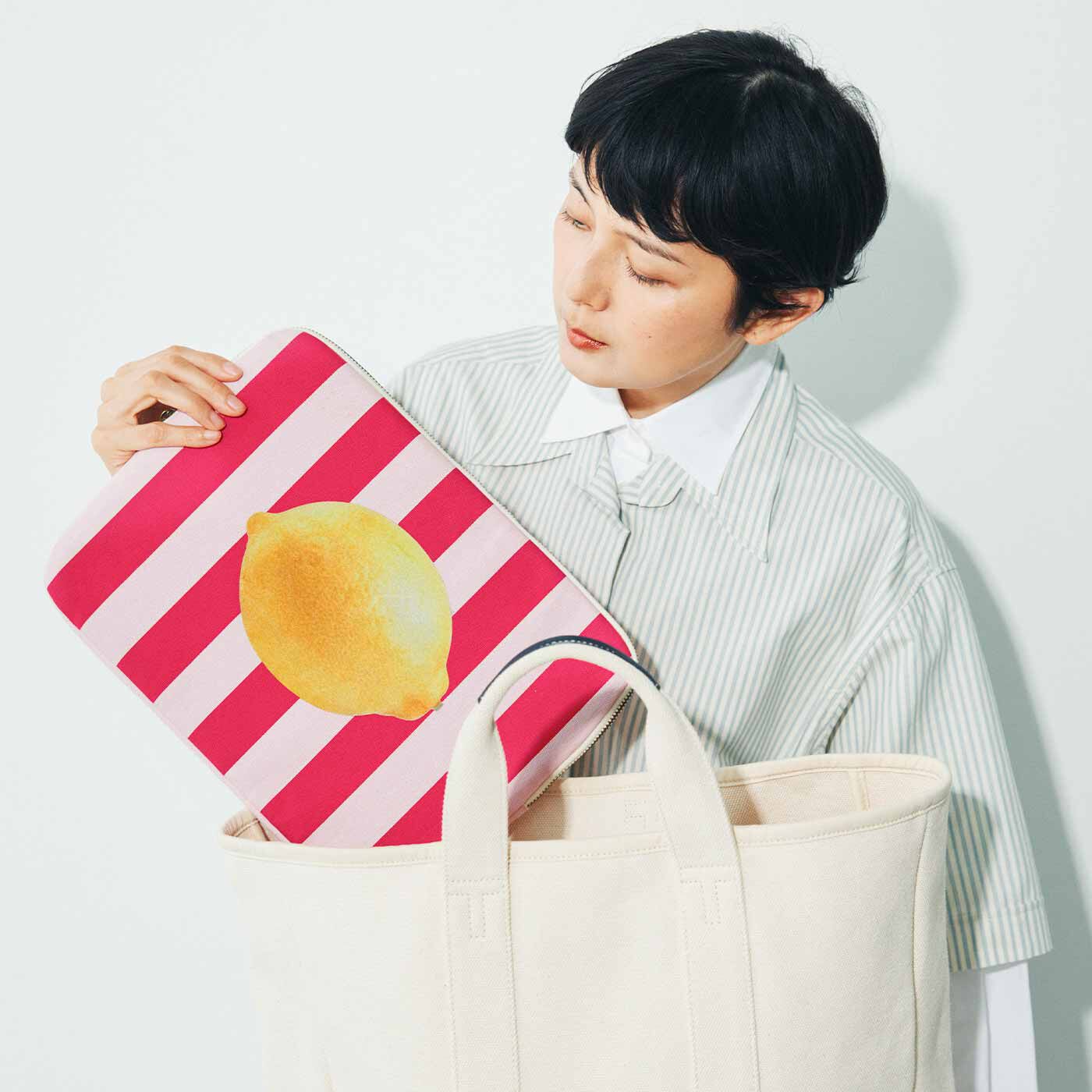 菊池 亜希子さん×ラミプリュス 好きが詰まったグラフィックに心躍る A4サイズも入る 帆布素材PCケースの会【送料無料】