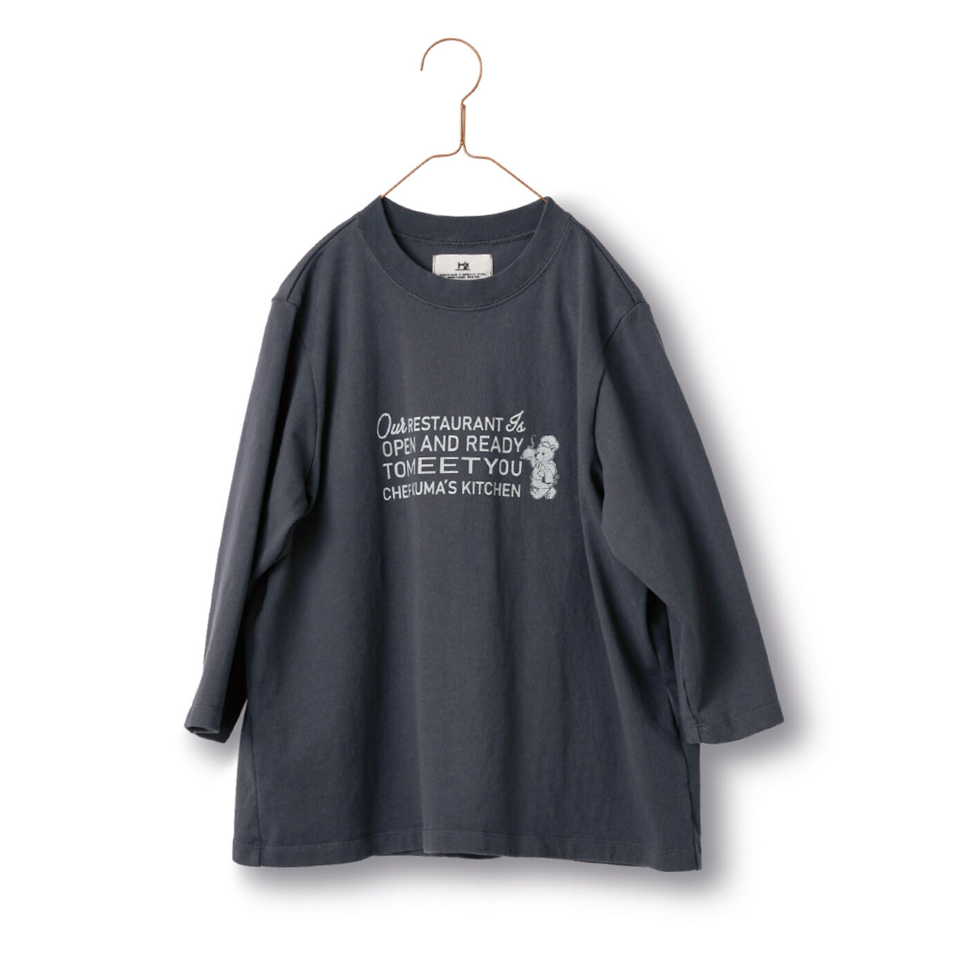 愉快な仲間たち。一枚でも羽織りのインナーとしても活躍するTシャツは、朝晩の気温差が激しい秋には必須アイテム。ドライタッチで粗野な風合いの天じく生地を使って七分袖のTシャツを作りました。胸もとには、サニ