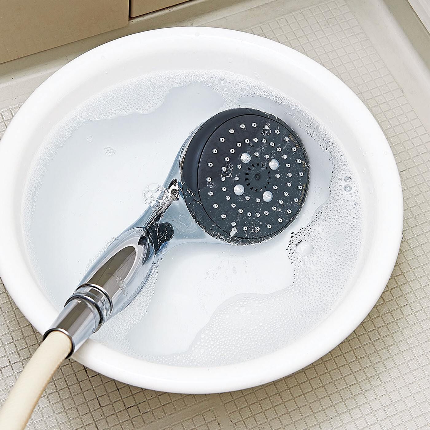 水あか汚れもつけ置くだけ! 洗浄・除菌シャワーヘッドクリーナーの会【送料: 450円+税】