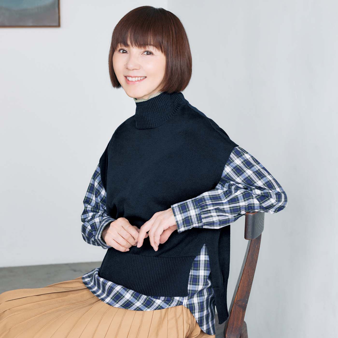 重ねても軽やか、肌にやさしいがうれしい― 隠したいなら、無理せず隠しちゃいましょう。その代わり、軽さと心地よさは譲れません。首まわりや胸もとをおしゃれに隠してくれるのが、ベストのいいところ。だけど重た