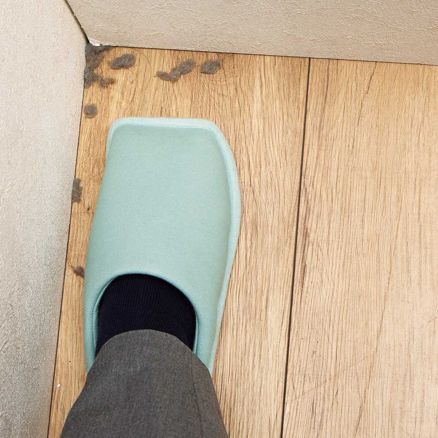 歩くだけでお部屋の隅まで汚れをキャッチ モップソールが着脱できる 洗えるお掃除モップスリッパの会【送料: 450円+税】