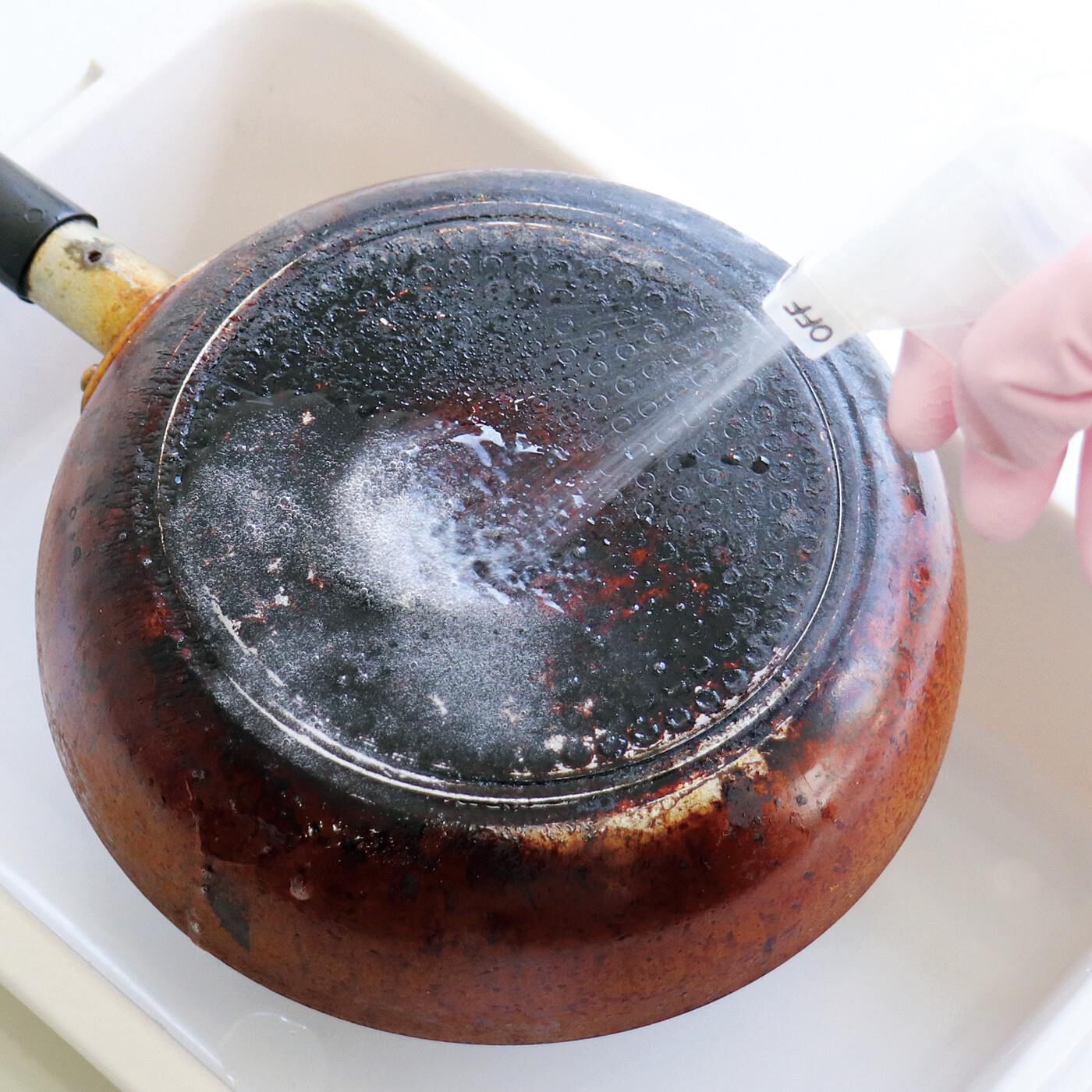 ガンコな焦げにジェルが密着 使って実感!焦げ落としスプレーの会【送料: 450円+税】