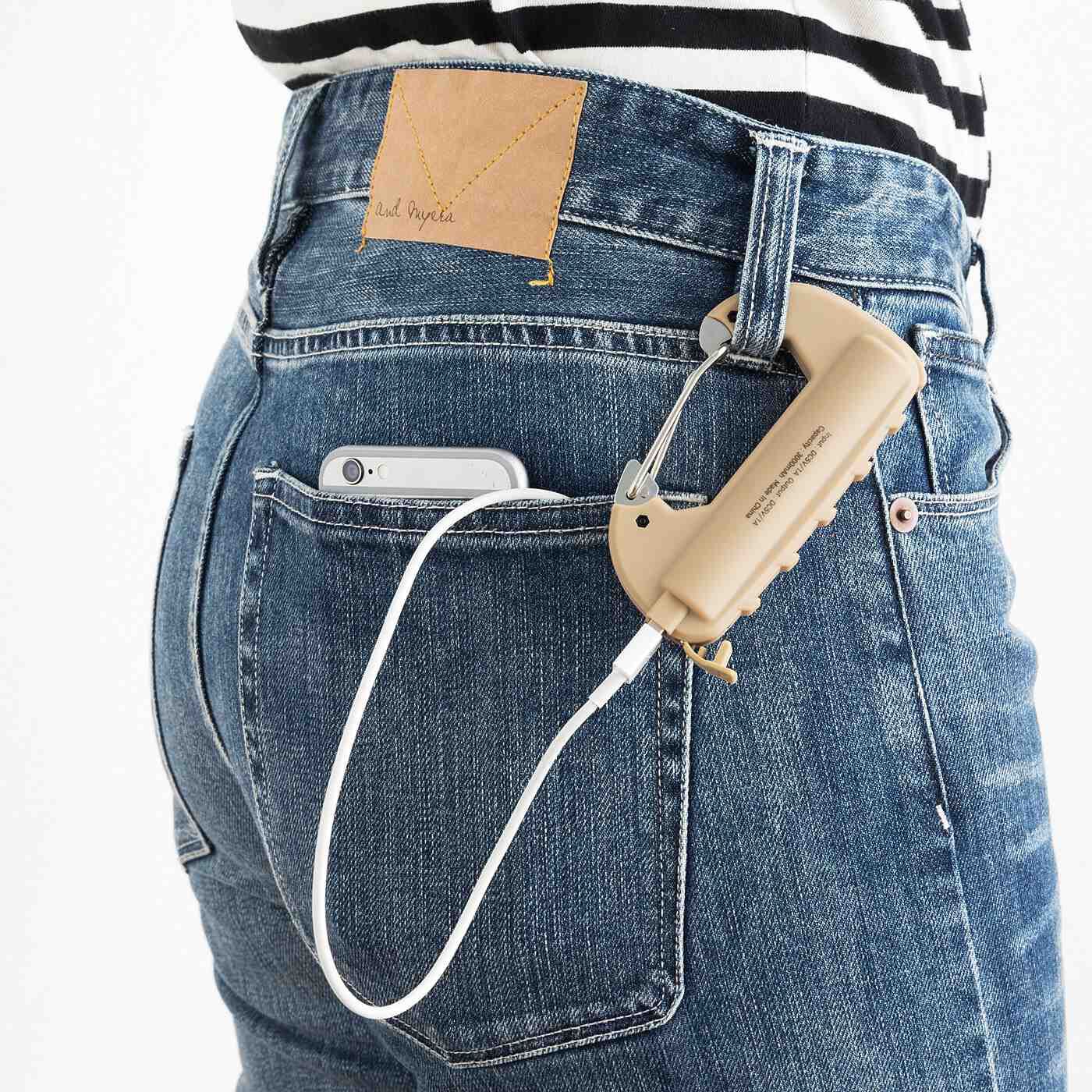 ラミプリュス 充電しながらリュックやかばんにつるせる カラビナ式モバイルバッテリーの会【送料無料】